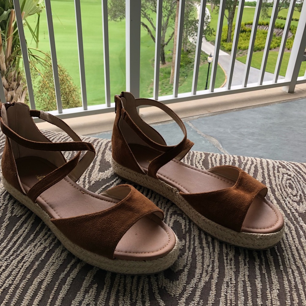 Bonnibel Brown Espadrilles Sz 9